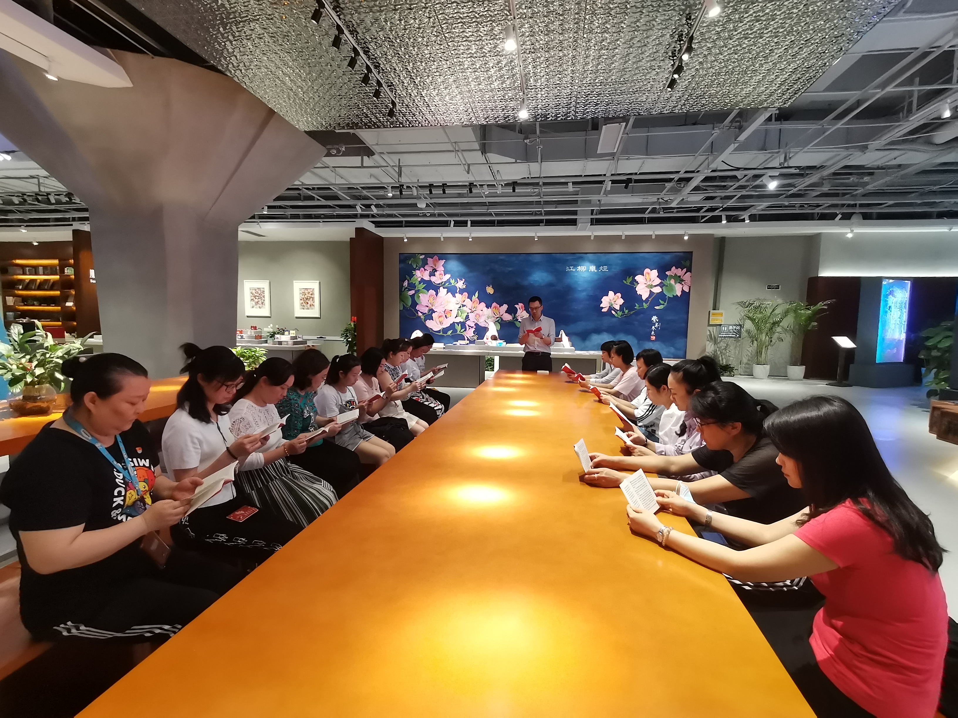 2021年5月11日五星三黨支部、樂和店黨支部聯(lián)合開展黨史“走學微課堂”2.jpg
