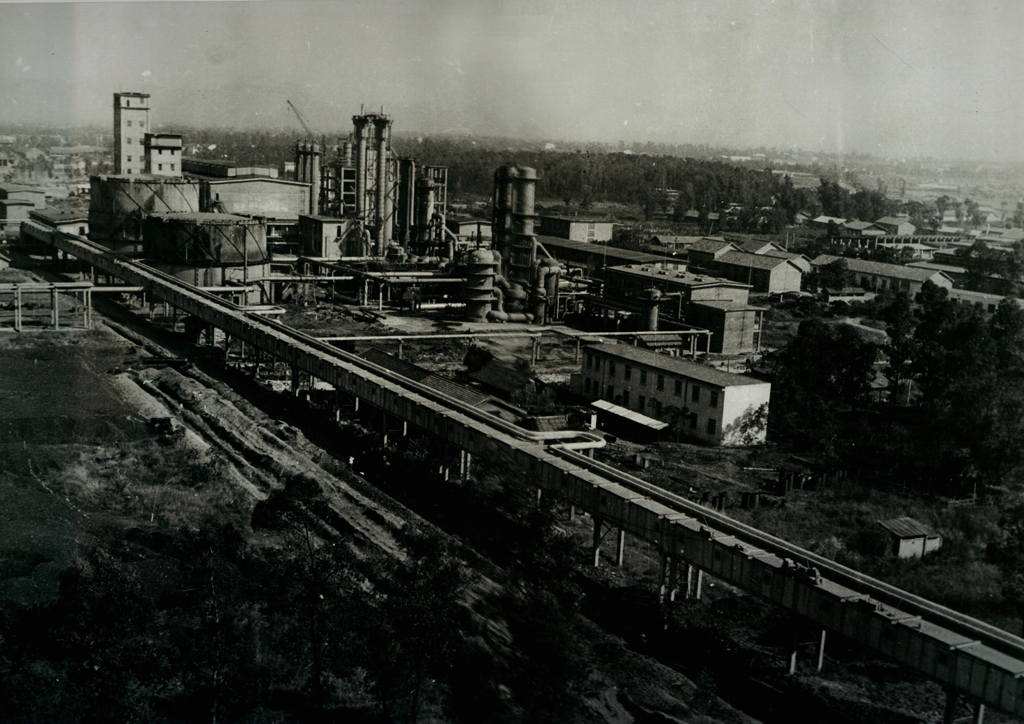 1.建廠初期柳化廠區(qū)一角。.jpg
